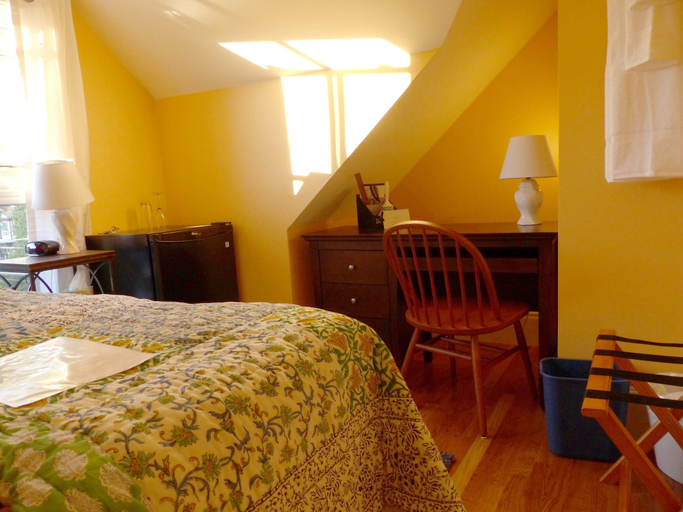 Bedroom 3, Davis Square Inn, Middlesex