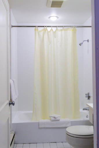 Bathroom 4, Rodeway Inn Gorham Riverside, Coos