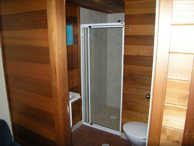 Bathroom 4, Aneeki Ski Lodge, Snowy River
