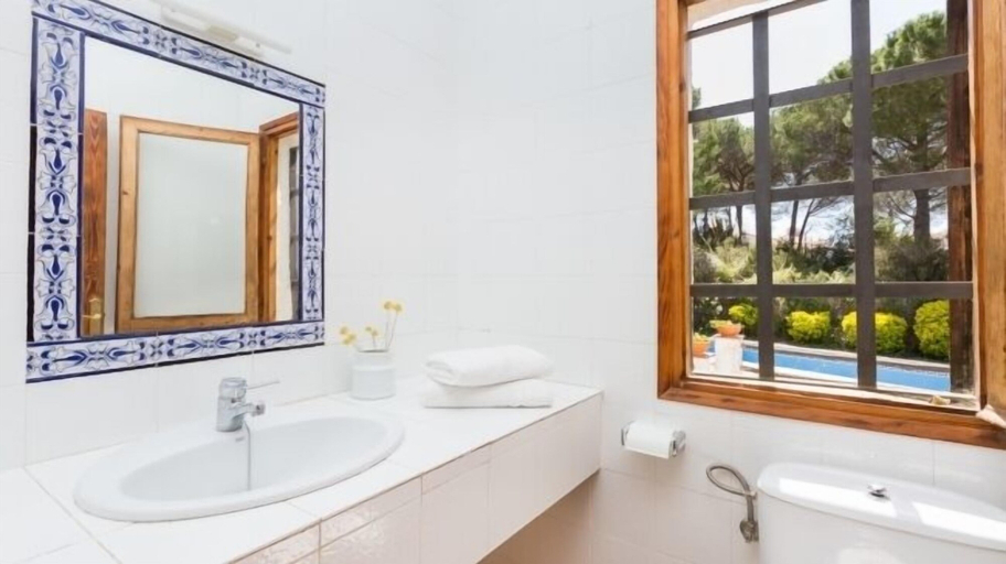 Bathroom 3, Villa Ibicenca, Girona