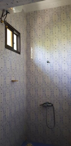 Bathroom 3, Utulivu House, Kusini