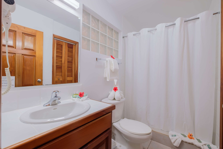 Bathroom 3, Best Western Grand Baymen Gardens