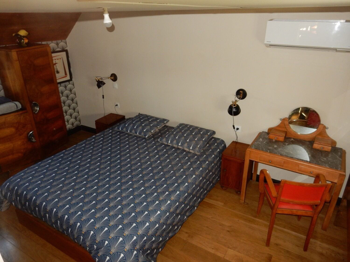 Bedroom 2, La Petite Annick, Gironde