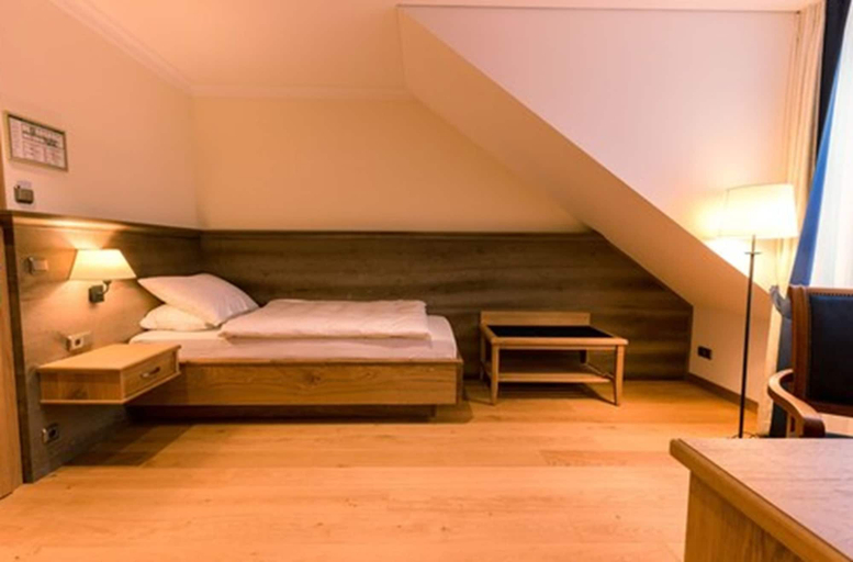 Bedroom 3, Hotel & Gaststätte zum Erdinger Weißbräu, München