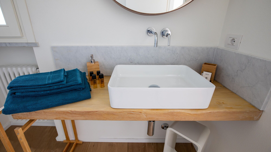 Bathroom 3, Villa Elena, Lucca