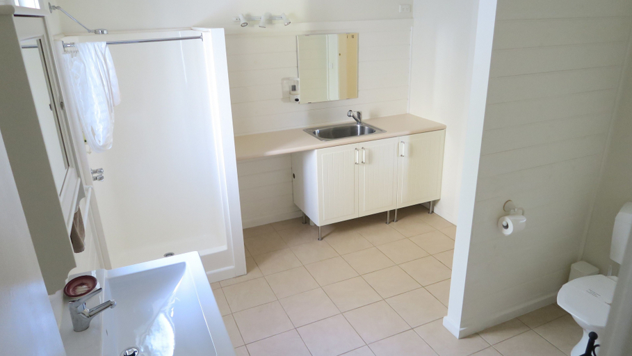Bathroom 4, The Black Sparrow, Mansfield