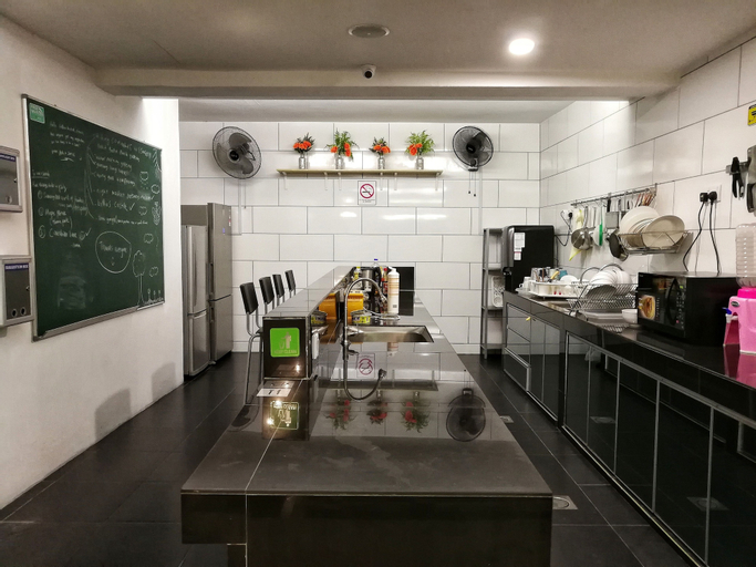 Food & Drinks, Beds In Garden Hostel Sdn Bhd, Kinta