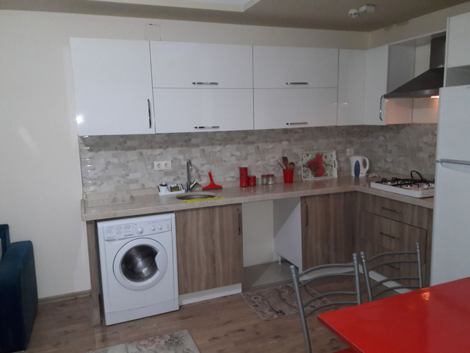 Others 5, MC Suite, Merkez