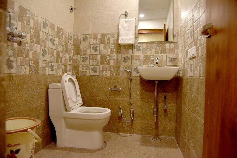 Bathroom 3, Hotel Triveni Residency, Jaipur