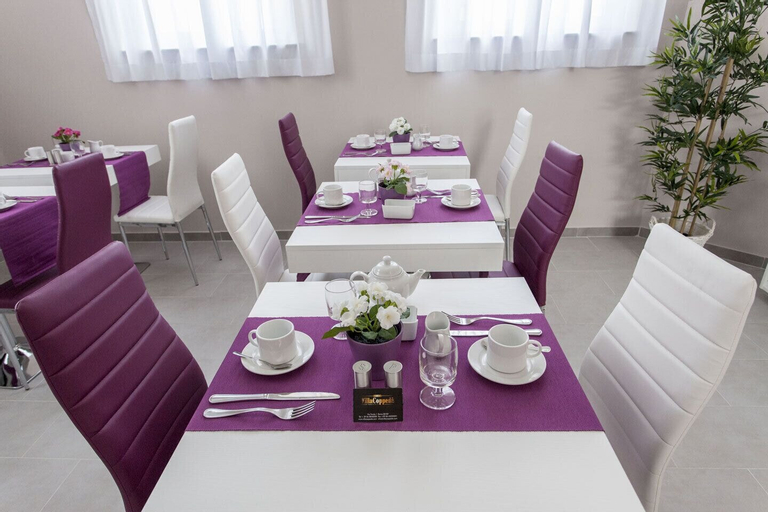 Food & Drinks 12