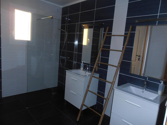 Bathroom 5, Chambres sous les vignes du Buttois, Côte-d'Or
