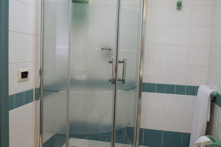 Bathroom 3, Hotel Kroma, Ragusa