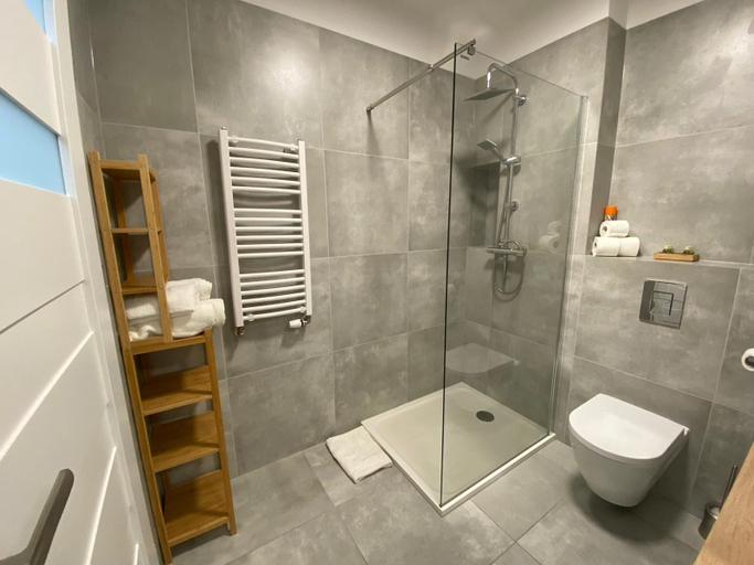 Bathroom 5, BatogoSpot Towers, Środa Śląska