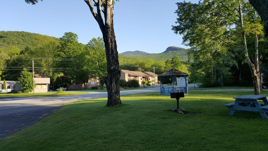 Others 4, Franconia Notch Motel, Grafton