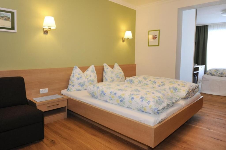 Bedroom 3, Pension Sommerauer, Hallein