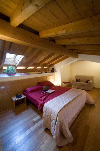 Bedroom 5, Miramare Resort, Pisa