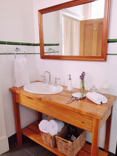 Bathroom 3, Cygnet Old Bank B & B Cafe & Gift Store, Huon Valley
