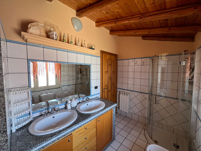Bathroom 5, Apartment With Terrace Close to Catania, Sicily, Catania