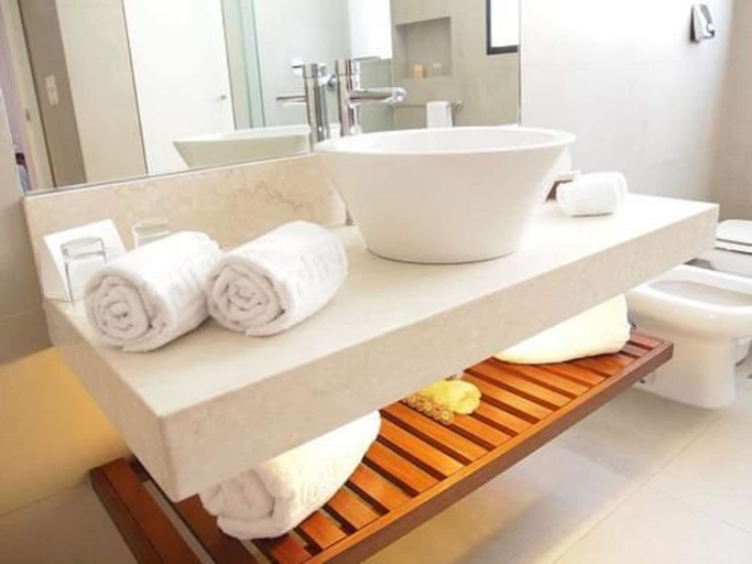 Bathroom 5, Cottage, Montevideo