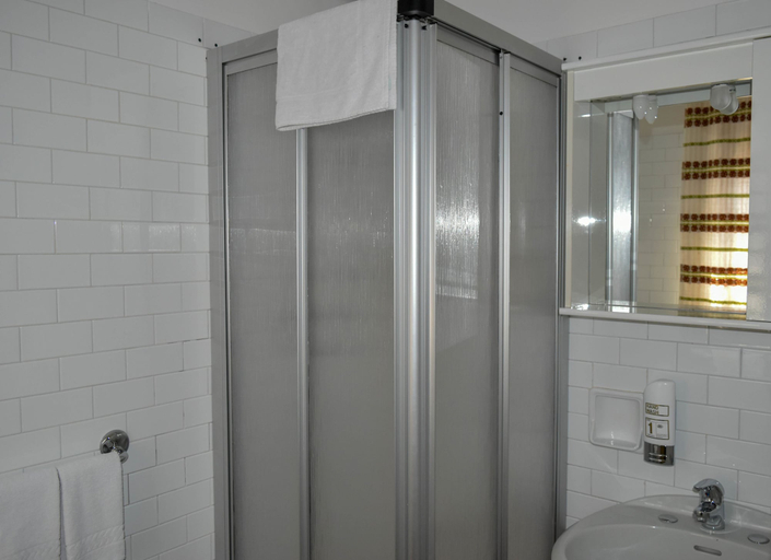 Bathroom 4, Europa, Trento