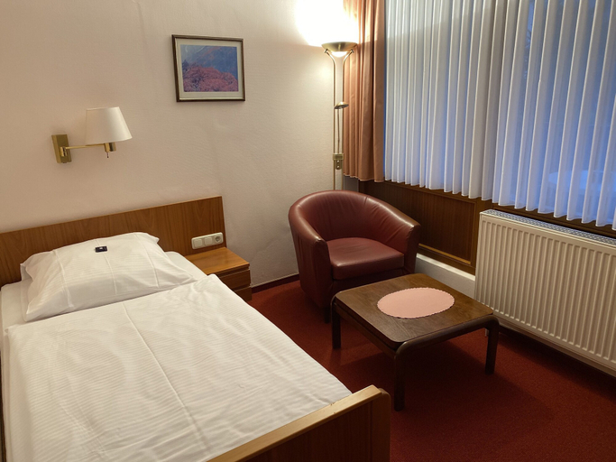 Bedroom 3, Hotel Lorösch, Main-Kinzig-Kreis