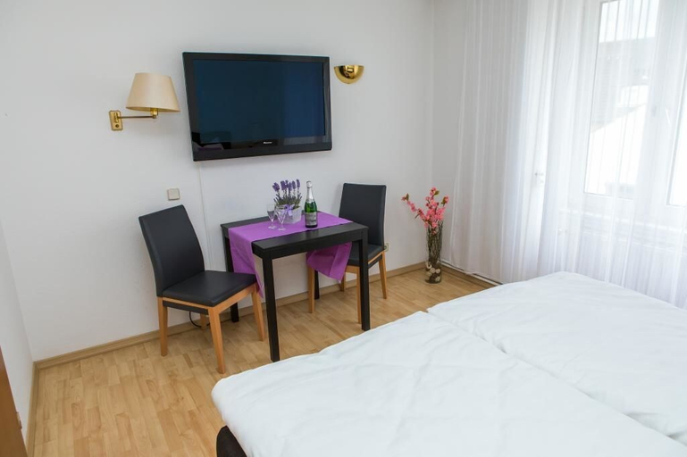 Bedroom 3, Zwehrener Hof, Kassel