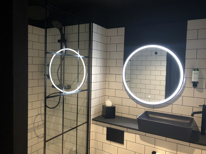 Bathroom 3, The Baltic Hotel, Sefton