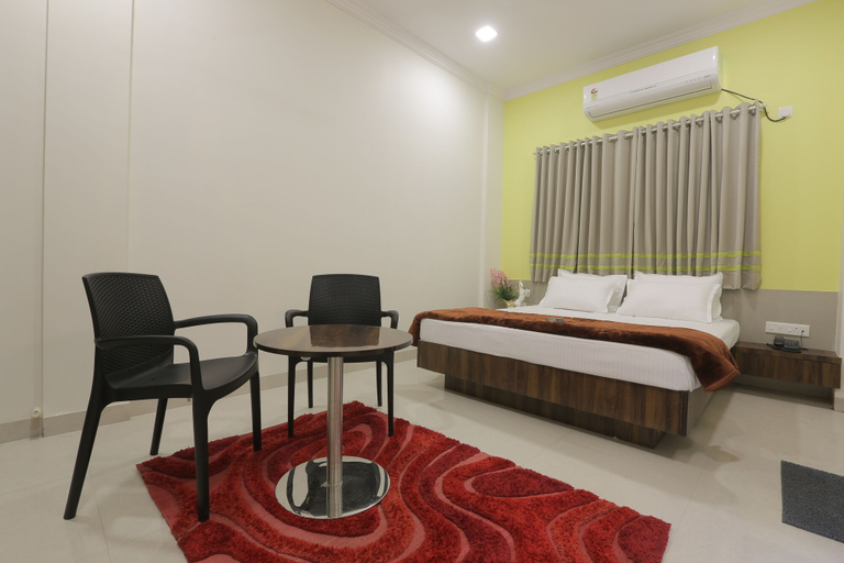 Bedroom 3, Hotel Sardar, Pune