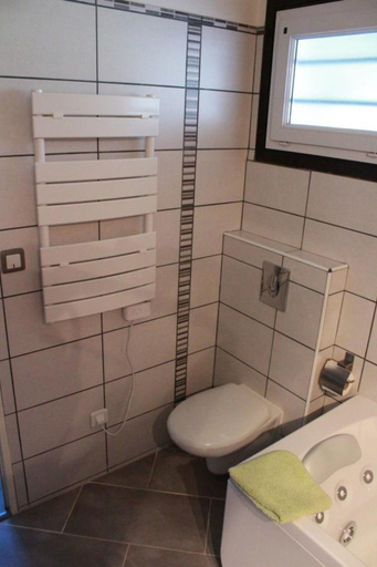 Bathroom 3, Les champs dores, Isère