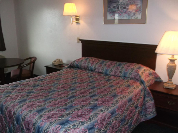 Bedroom 3, Sunrise Inn, Snohomish