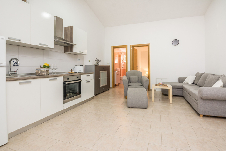 Others 4, Apartments Zaklina, Vir