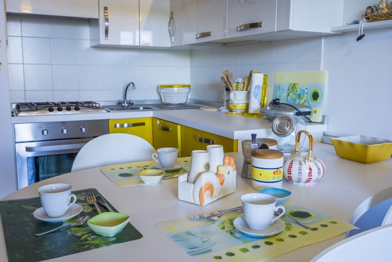 Private kitchen, Lignano Sabbiadoro Flat with Garage, Udine