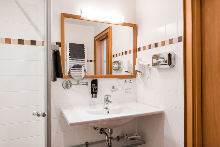 Bathroom 4, AKZENT Hotel Bayerwald-Residenz, Straubing-Bogen