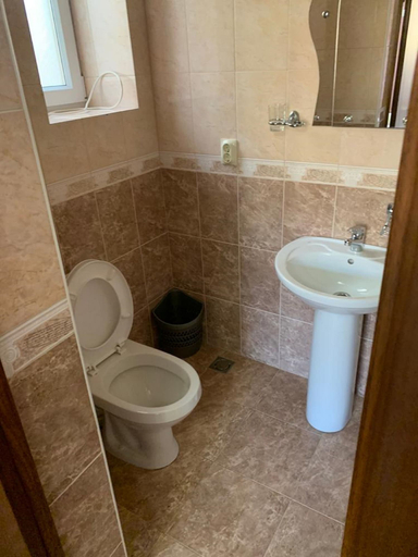 Bathroom 3, Hotel bourgeoisie, Sochi gorsovet