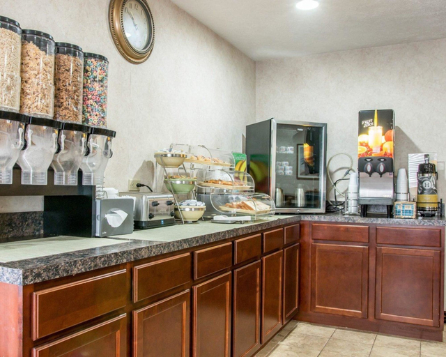 Food & Drinks 5, Quality Inn Hudsonville South, Ottawa