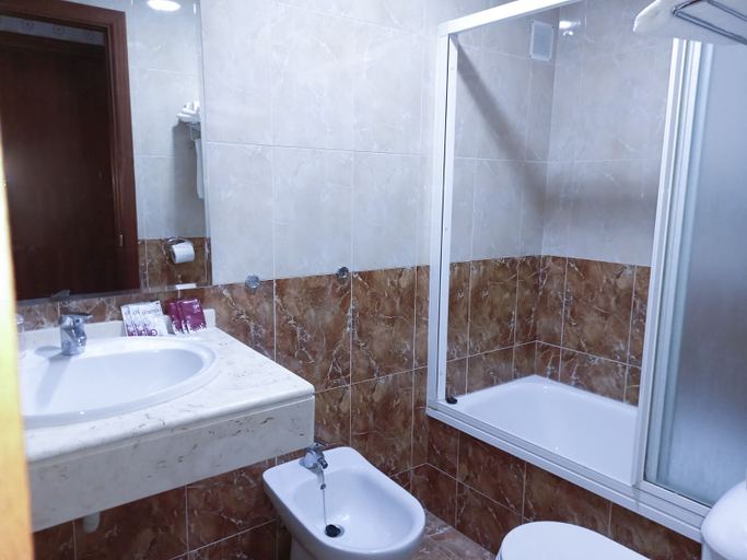 Bathroom 5, Hotel Medina Centro, Cádiz