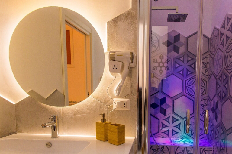Bathroom 5, Casa Galu', Napoli