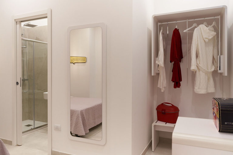 Bathroom 5, Glave Rooms, Campobasso
