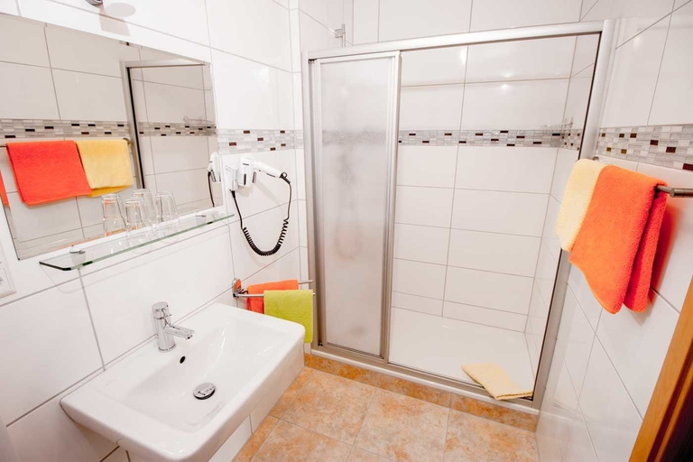 Bathroom 5, Hotel Weinhaus Moselblick, Bernkastel-Wittlich