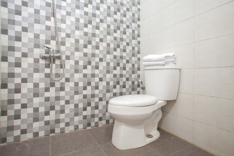 Bathroom 3, Linn's Family Residence, Malang