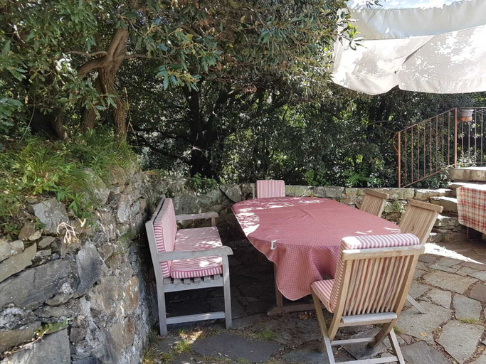 Others 5, Villa Piculla, La Spezia