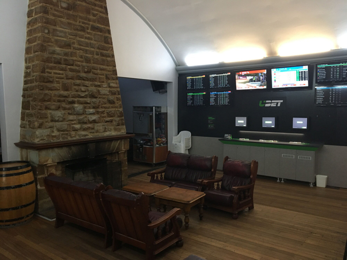 Others 5, Valley Hotel, Barossa - Tanunda