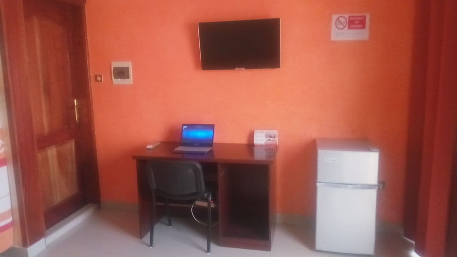 Others 3, Residence Abdou Diouf 2, Dakar