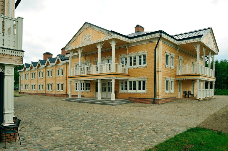 Exterior & Views