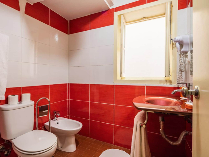 Bathroom 5, Pedra Ibérica, Porto