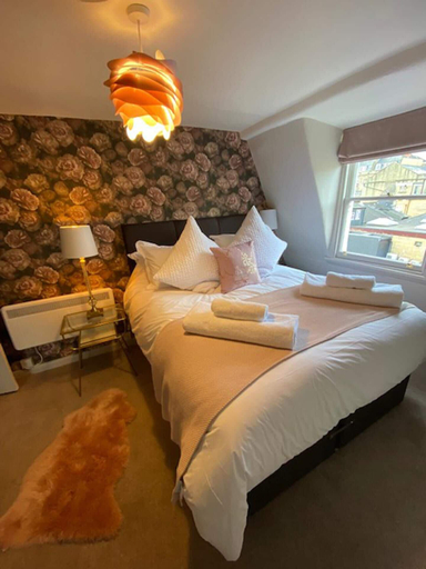 Bedroom 4, Impeccable 4-bed Apartment in Bath, Bath and North East Somerset