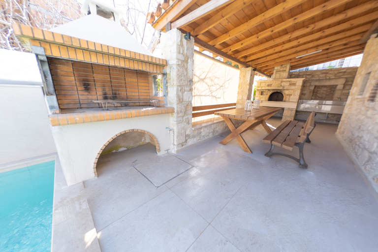 Others 4, Villa Nuelle, Crete