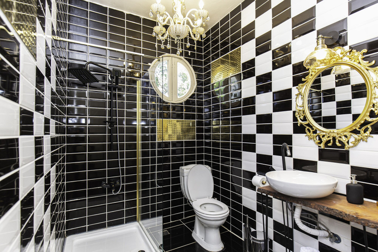 Bathroom 5, No16 Ada, Adalar