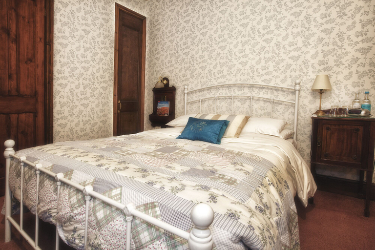 Bedroom 2, Hodgkinson's Hotel, Derbyshire