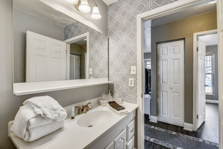Bathroom 4, Sunset on Sunset by Book That Condo, Bay
